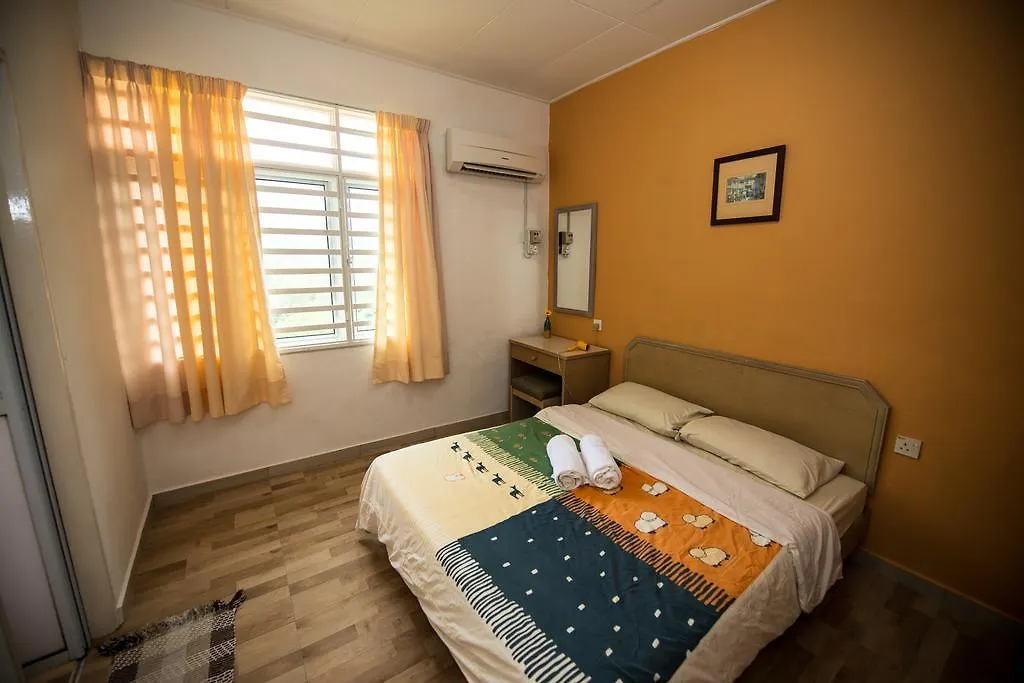 Jean Cleancomfy Apt Near Beach Batu Ferringhi Apartment